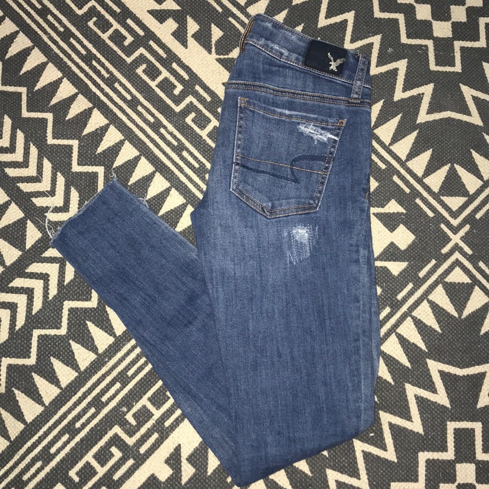 AMERICAN EAGLE SKINNY JEANS